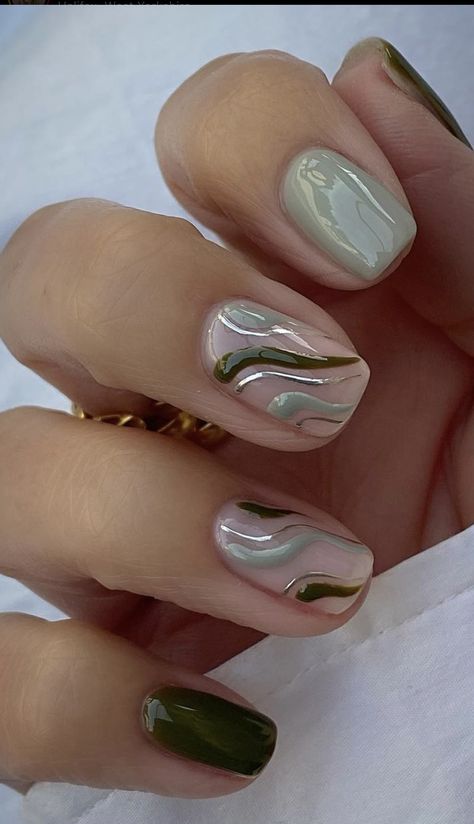 Reflective Nails, Fake Nails Designs, Squoval Nails, Short Gel Nails, Green Nail Designs, Nail Colors Winter, Short Square Nails, Minimal Nails, Prom Nails