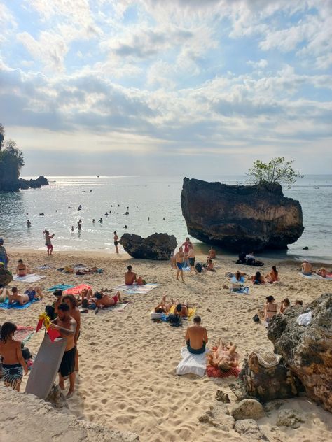 Padang Padang Beach Bali, Scenery Aesthetic, Bali Honeymoon, Beach Bali, Padang, Alam Yang Indah, Places To Travel, Grand Canyon, Bali