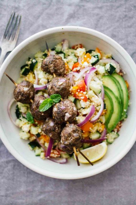 Mediterranean Salad Bowls w/ Lebanese BBQ Meatballs - Jar Of Lemons Lebanese Bbq, Crunchy Quinoa, Jar Of Lemons, Healthy Tacos Salad, Light Summer Meals, Spicy Meatballs, Bbq Meatballs, Quick Healthy Dinner, Bbq Dinner