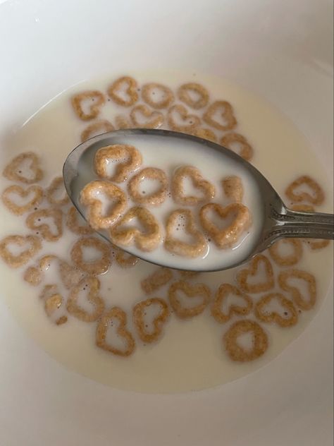 Cheerio Aesthetic, Minimal Eating Aesthetic, Cheerios Aesthetic, Cereals Aesthetic, Cereal Aestethic, Coquette Breakfast, Aesthetic Cute Makeup, Cereal Aesthetic, Satin Aesthetic