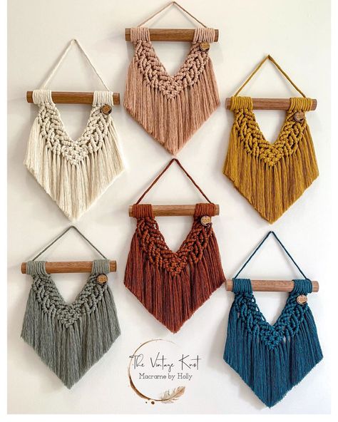 Hanging Boho Decor, Pola Macrame, Macrame Wall Hanging Tutorial, Macrame Wall Hanger, Makramee Diy, Small Macrame, Macrame Wall Hanging Patterns, Macrame Wall Hanging Diy, Mini Macrame