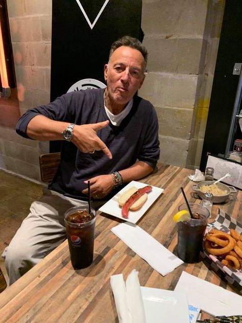 Bruce Springsteen and Patti Scialfa at Max's Bar and Grill, Long Branch, june 2019 Patti Scialfa, Nils Lofgren, Bruce Springsteen The Boss, Bob Seger, Bar And Grill, E Street Band, Long Branch, Tim Mcgraw, Kid Rock