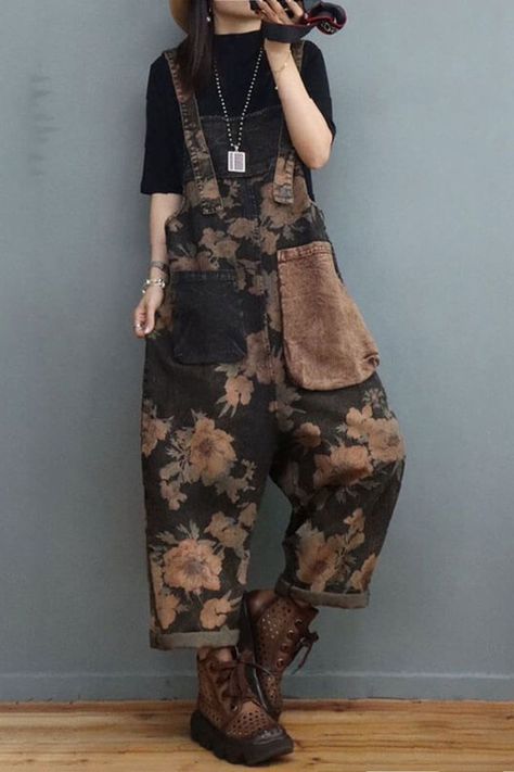 Painted Overalls, 90s Overalls, Mode Hippie, Brown Floral Print, Mode Boho, Big Pockets, Beach Fashion, Brown Floral, Looks Style