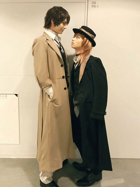 THE HEIGHT DIFFERENCE IS SO ACCURATE I CANT (bungou stray dogs stage play) Ueda Keisuke, Chuuya Nakahara, Stage Actor, Stage Play, Dazai Osamu, Bongou Stray Dogs, Stray Dogs Anime, Best Cosplay, Yokohama