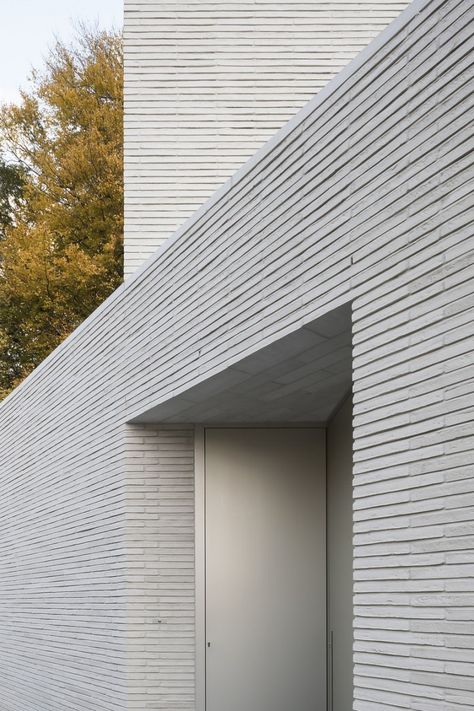 JH House - Elementarchitecten White Brick Architecture, White Facade, Brick Cladding, Brick Detail, Facade Cladding, Concrete Architecture, Arch House, Brick Architecture, White Brick