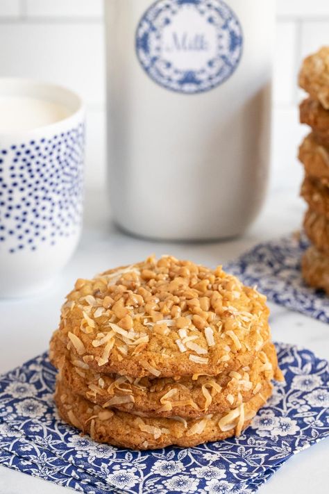 These Crispy, Chewy Carolina Coconut Cookies have moist chewy interiors, crisp buttery edges and lots of sweet, delicious coconut flavor! #coconutcookies, crispychewycookies, #onebowlnomixer Coconut Cookies Recipes, Mixer Recipes, Toffee Cookies, Chocolate Pecan Pie, Coconut Desserts, Homemade Dinner Rolls, Coconut Cookies, Chewy Cookie, October 31