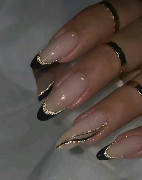 Nail Inspo Dark Feminine, The Great Gatsby Nails, Sparkling Black Nails, Black And Gold Simple Nails, Nude Black And Gold Nails, Gold And Black Christmas Nails, Black Gold Christmas Nails, Nails Black Christmas, New Year’s Eve Nails Design Gold And Black