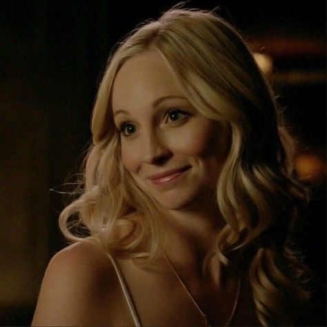 Vampire Barbie, Hot Vampires, Candice King, Vampire Diaries Wallpaper, Vampire Diaries Funny, Caroline Forbes, Tv Girls, The Vampire Diaries, Vampire Diaries The Originals