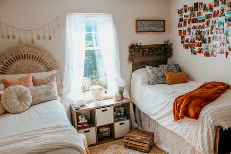 Suite Style Dorm, Liberty Dorm Room, Boho Dorm Room Ideas Colleges, Ucsd Dorm Room Ideas, Auburn Dorm Room Village, Liberty University Dorm, Barnard College Dorm, Collage Dorm Room, College Bedding Dormify