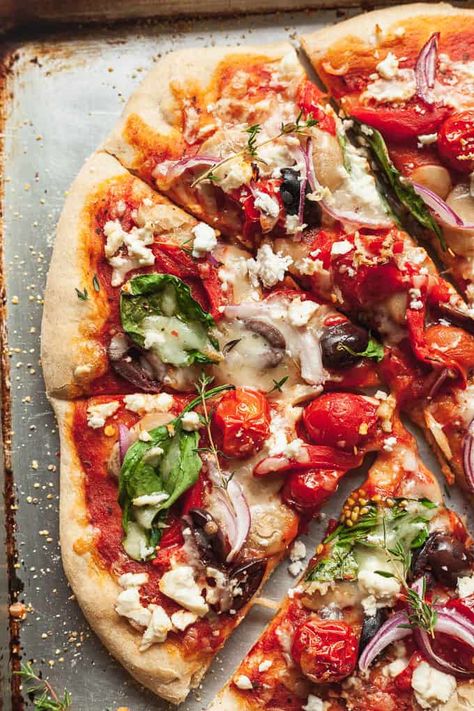 Vegetarian Pizza Toppings, Greek Pizza, Football Snacks, Making Homemade Pizza, Vegetarian Pizza, Healthy Pizza, Pizza Recipes Homemade, Flatbread Pizza, Butter Beans