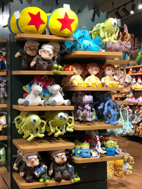 Pixar Aesthetic, Disneyland Merchandise, Clown Crafts, Teddy Pictures, Nate River, Disney Room Decor, Disney Cuties, Baby Animal Drawings, Toy Theatre