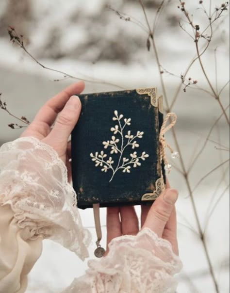 فن النسيج, Yennefer Of Vengerberg, Embroidery Book, 자수 디자인, Handmade Books, Embroidery Inspiration, Book Binding, Book Of Shadows, Book Making