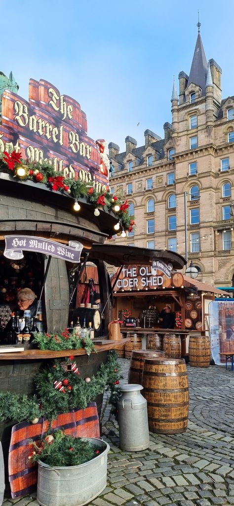 Christmas In Liverpool, Uk Christmas Aesthetic, Liverpool Christmas Market, Liverpool Aesthetic, Euro Aesthetic, Liverpool Christmas, Christmas Moodboard, Hipster Christmas, Winter Dinner Party