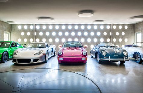 Dream House Ideas Bedrooms, Croatia House, Car Show Room, Car Town, Contemporary Garage, Ineos Grenadier, Classic Car Garage, Big Garage, Luxury Car Garage