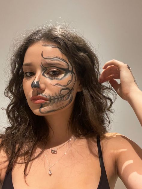 Skeleton Dress Up, Skeleton Teeth Makeup, Hair For Skeleton Costume, Skull Face Halloween Makeup, Colourful Skeleton Makeup, Skeleton Make Up Girl, Simple Cute Skeleton Makeup, Cuts On Face Halloween Makeup, Cowboy Skeleton Costume