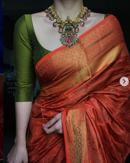 Saree Wearing Styles, Simple Saree Designs, Traditional Blouse Designs, Fashionable Saree Blouse Designs, Fancy Sarees Party Wear, Sari Blouse Designs, Desi Fashion Casual, Simple Sarees, Saree Designs Party Wear