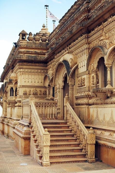 Beautiful Hindu Temple Photography Hindu Temple Photography, Arte Yoga, Temple India, Indian Temple Architecture, India Architecture, Temple Photography, Ancient Indian Architecture, Asian Architecture, Photographer Pictures