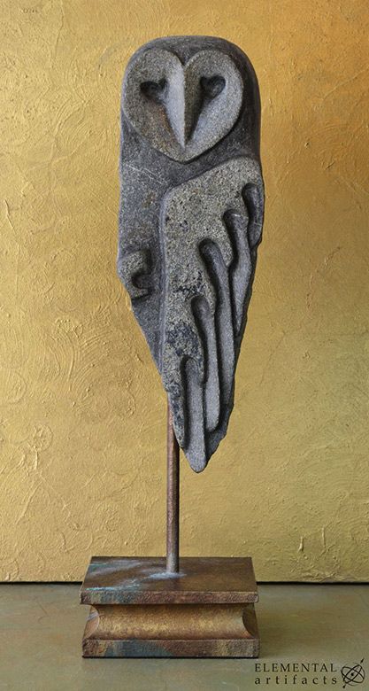 ‘Tyto 1’ – Daina & Francis: Stylized barn owl sculpture in graphite-colored mica-flecked stone, mounted on a bronzed patinated steel base. Tre Kunst, Owl Sculpture, Soapstone Carving, Sculptures Céramiques, Pottery Sculpture, Ceramic Animals, Ceramic Birds, Wood Carving Art, Bird Sculpture