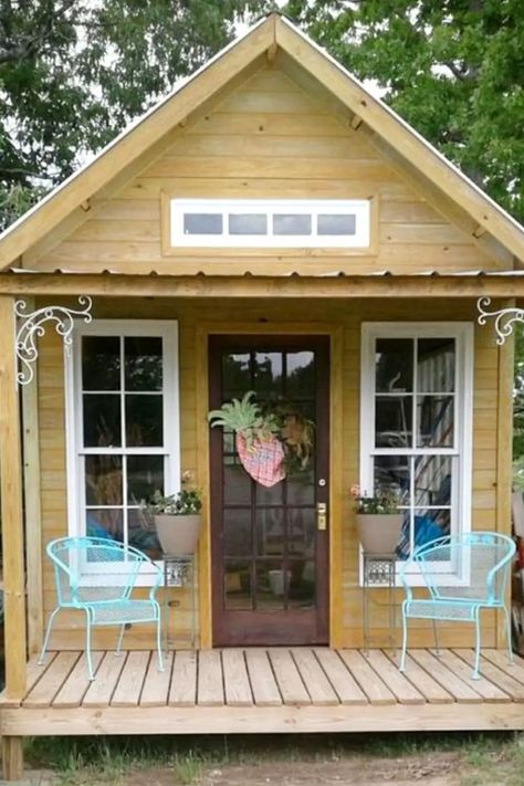 She Shed Ideas Inside & Out Pictures- Backyard Offices & Craftrooms Cute Shed Ideas Inside, Cute Shed Ideas, Shed Ideas Inside, Woman Cave Ideas, Cute Shed, Shed Office Ideas, He Shed She Shed, She Shed Ideas Interior, She Shed Craft Room