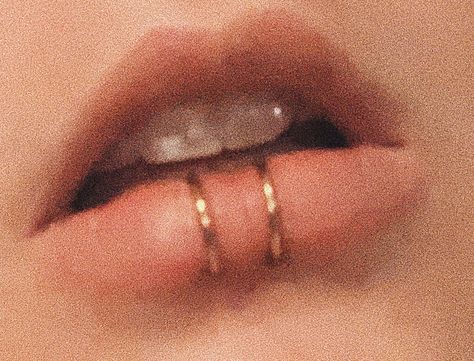 Gold Lip Ring, Gold Piercings Aesthetic, Lip Piercing Aesthetic, Gold Lip Piercing, Purple Bakery, Piercings Aesthetic, Lip Cuffs, Mouth Piercings, Lip Piercing Jewelry