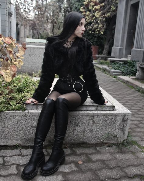 Tall Black Boots Outfit, Long Boots Outfit, Leather Boots Outfit, Clothing Mood Boards, Winter Goth, Goth Love, High Heels Outfit, Black Boots Outfit, Alt Clothing