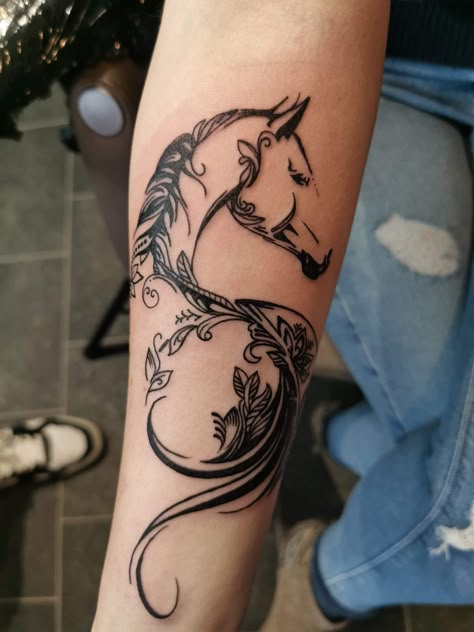 Capricorn Tattoo Cover Up, Back Horse Tattoo, Pretty Horse Tattoo, Feminine Horse Tattoo, Dragon And Horse Tattoo, Horse Wrist Tattoo, Elegant Horse Tattoo, Horse Sleeve Tattoos For Women, Horse Tattoo Arm