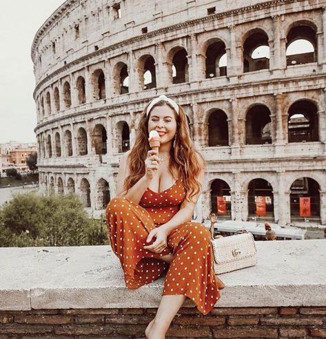 Noelle Downing in Italy Italy Outfits Summer, Noelle Downing, Rome Outfits, Italy Travel Outfit, Travel Outfit Plane, Sport Woman Fitness, European Outfit, Summer Vacation Outfits, Italy Outfits