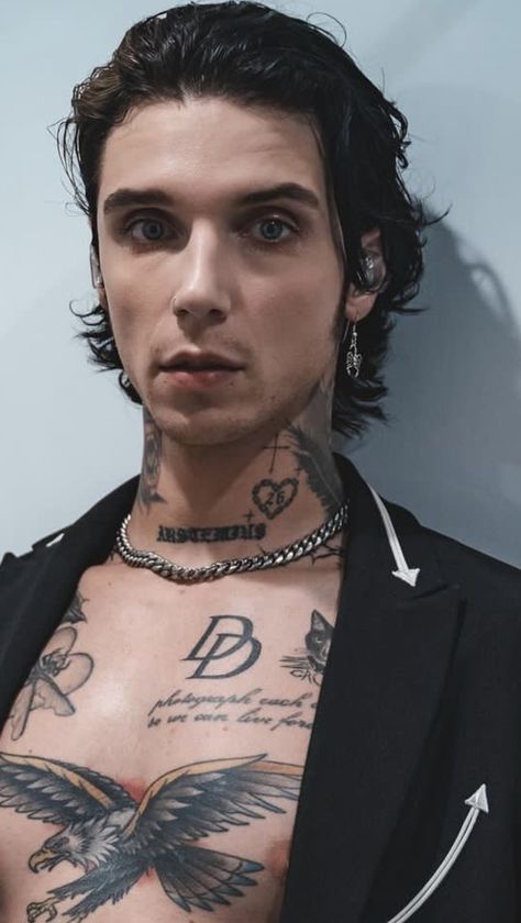 Andy Black Tattoos, Andy Biersack 2024, Alternative Mens Hair, Andy Biersack Hair, Andy Biersack Long Hair, Men Wearing Makeup, Vampire Hair, Andy Biersak, Pepsi Center