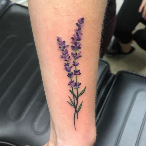 Lavender Stem Tattoo, Lavender Arm Tattoo, Antiquity Tattoo, Sapphic Tattoo, Lavender Tattoos, Beachy Tattoos, Botanical Tattoos, Cream Tattoo, 16 Tattoo