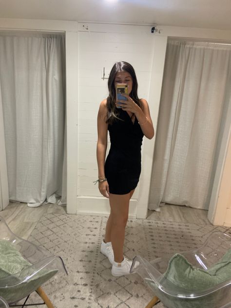 Black Dress And White Shoes, Sneakers With Homecoming Dress, Shoes To Wear With A Black Dress, Formal Dress With Sneakers, Black Evening Outfit, Cute White Shoes, Short Black Dress Tight, Short Dresses Party, Short Black Dress