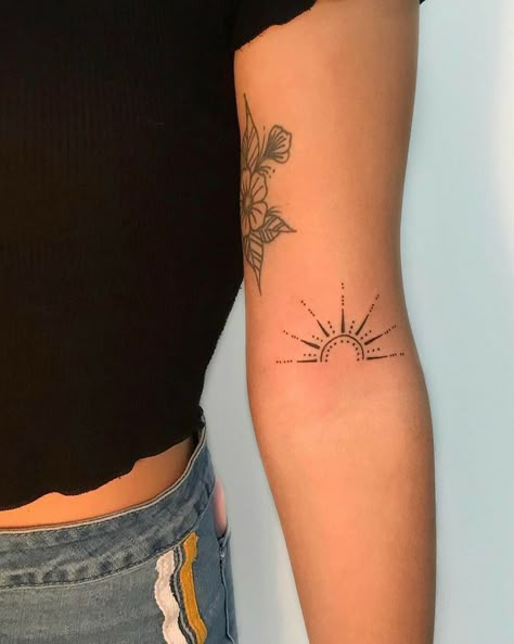 Tattoo Above Elbow, Half Sun Tattoo, Above Elbow Tattoo, Dragons Tattoo, Summer Tattoo, Handpoke Tattoo, Muster Tattoos, Elbow Tattoos, Tattoos Geometric