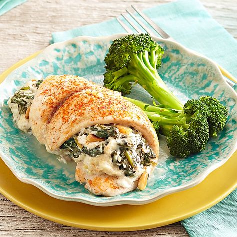 This recipe is a fun and eye-catching way to serve tilapia fillets. Stuffed with a mouthwatering mixture of fresh spinach, creamy goat cheese, Greek yogurt, and lemon zest, each bite of these stuffed tilapia rolls is guaranteed to please everyone at your table. Whole Tilapia Recipes, Stuffed Tilapia, Whole Tilapia, Spinach Recipes Healthy, Frozen Tilapia, Spinach Bread, Cooking Steak, Tilapia Fish Recipes, Tilapia Fish