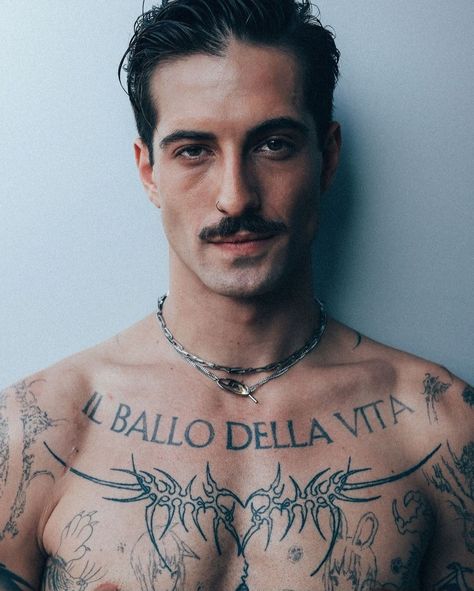 Dam Aesthetic, Damian David, Damiano David Aesthetic, Japanese Dragon Tattoo, Men's Small Tattoo, Rockstar Aesthetic, Rockabilly Hair, Damiano David, Italian Men