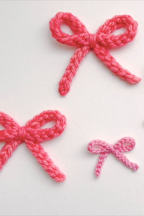 Crochet Gift Ribbon, How To Crochet A Small Bow, Mini Crochet Bow Pattern Free, Crochet Bow Applique, Crochet A Bow Free Pattern, Ribbon Crochet Pattern Free, Chain Crochet Projects, Crochet Chain Projects, How To Crochet A Ribbon