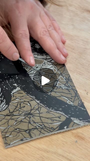 Aga Kubish ARE on Instagram: "Why do I stain my lino blocks? I’m showing you the difference between a clean grey lino block and one stained in brown. I love this technique—it’s a game-changer for controlling tiny lines in my detailed lino prints.   #howto #printmaking #linocut #process #tutorial #makingart #agakubish #handmade #somerset #originalprint #printmaker" Lino Print Techniques, Linocut Process, Linocut Tutorial, Printmaking Linocut, Linoleum Printmaking, Lino Block, Lino Prints, Lino Print, Original Prints