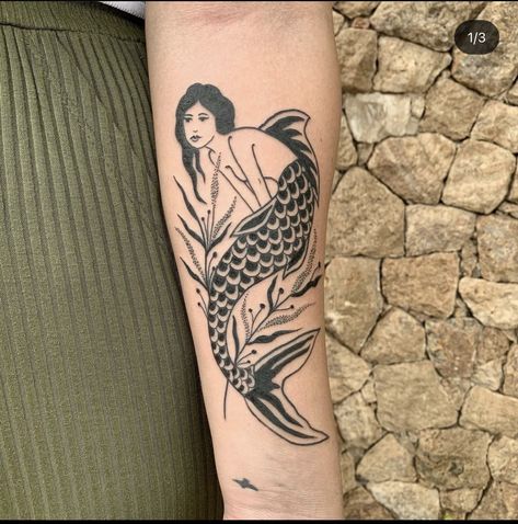 Dainty Sleeve Tattoo, Traditional Mermaid Tattoos Old School, Retro Mermaid Tattoo, Siren Mermaid Tattoos, Mermaid Tattoo Ideas For Women, Siren Skeleton Tattoo, Medieval Mermaid Tattoo, American Traditional Siren Tattoo, Siren Tattoo Dark Mermaid