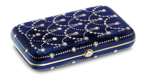 AN EXQUISITE JEWELLED GUILLOCHÉ ENAMEL GOLD CIGARETTE CASE MARKED FABERGÉ, WITH THE WORKMASTER'S MARK OF MICHAEL PERCHIN, ST PETERSBURG, CIRCA 1890 Vintage Boho Outfit, Faberge Jewelry, Potli Bags, Vintage Cosmetics, Snuff Bottle, Ever After High, Vintage Jewels, Diamond Set, Gold Enamel