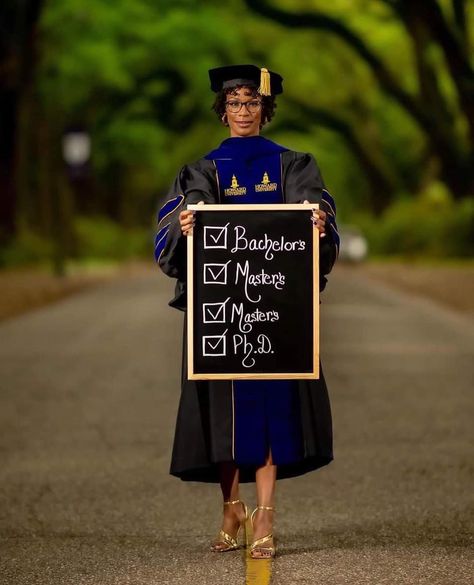 Bachelors Graduation, Black Woman Phd Graduate, Doctorate Photoshoot, Doctorate Photoshoot Ideas, Doctorate Graduation Pictures Ideas, Phd Graduation Photoshoot, Phd Photoshoot Ideas, Phd Graduate, Graduation Party Ideas Phd