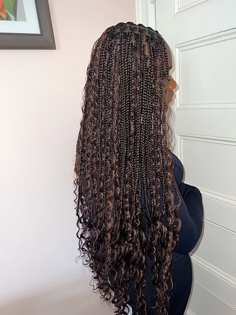 Goddess Braids Bohemian, Bohemian Braids Aesthetic, Singles Box Braids With Curls, Peek A Boo Bohemian Braids, Different Color Goddess Braids, Medium Goddess Braids With Color, Messy Bohemian Box Braids, Brown Braids Goddess, Brown And Black Bohemian Braids