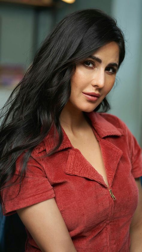 Katrina Kaif Pics, Katrina Kaif Photo, Queen Aesthetic, Bollywood Couples, Girls Dp Stylish, Modern Disney, Face Images, Claw Clips, Katrina Kaif