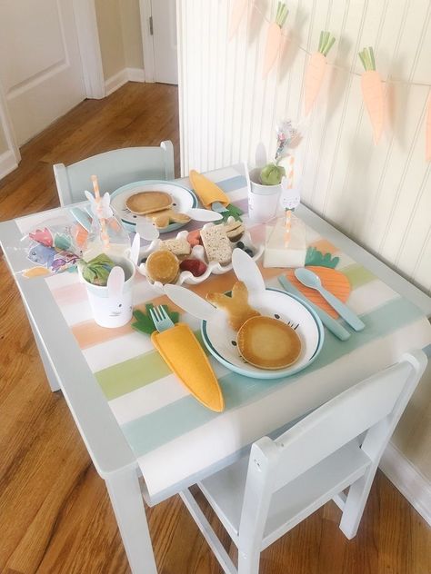 Kids Party Tables, Easter Table Setting, Easter Table Settings, Easter Tablescapes, Party Tables, Easter Inspiration, Easter Decorations Dollar Store, Easter Decorations Outdoor, Kids Table