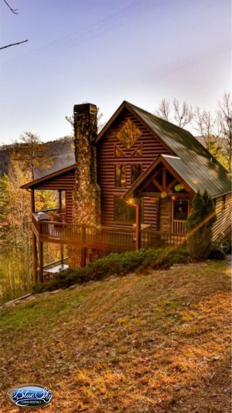 This Blue Ridge cabin rental is just the one you've been looking for. Imagine your next getaway to Blue Ridge, GA staying here! You'll have peace, quiet, and pristine nature surrounding you without being too far away from downtown Blue Ridge. This Blue Ridge cabin is seriously something special! Blue Ridge Cabin Rentals, Georgia Cabins, Romantic Couple Getaways, Blue Ridge Georgia, Outdoor Gas Fireplace, Georgia Vacation, North Georgia Mountains, Mountain Lodge, Couple Getaway