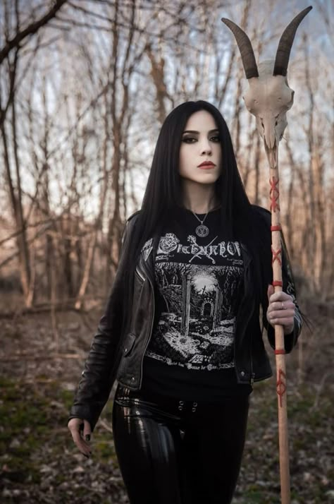 Female Metalhead, Female Black Metal, Metal Outfits, Mythology Norse, Modern Warrior, Dark Beauty Fashion, Metalhead Girl, Viking Jewellery, Battle Jackets