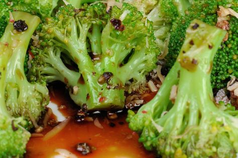 9 Delicious and Simple Sauces for Broccoli Broccoli With Butter Sauce, Sauce For Steamed Broccoli, Sauce For Broccoli Easy, Broccoli Sauce, Sauce For Broccoli, Simple Sauces, Sauce For Vegetables, Vegetarian Sauces, Cheese Sauce For Broccoli