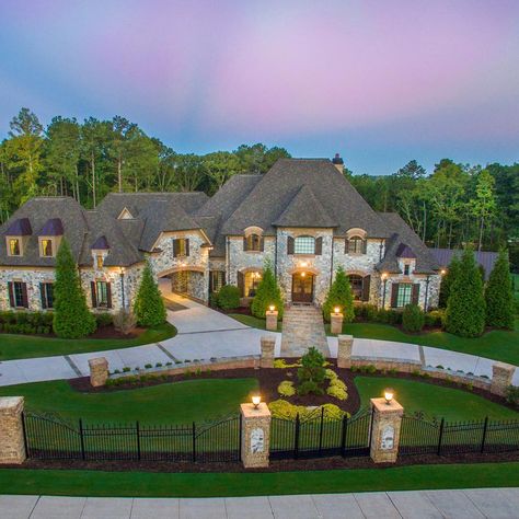 157 Likes, 6 Comments - Beacham & Company, REALTORS® (@beachamcorealtors) on Instagram: “Start the weekend off just right! . #3236BallyForestDrive #Milton #Georgia listed for $4,600,000 by…” Circle Drive, Beautiful Exterior, Car Port, Dream Mansion, Design Exterior, Luxury Homes Dream Houses, Dream House Interior, Dream House Exterior, House Goals