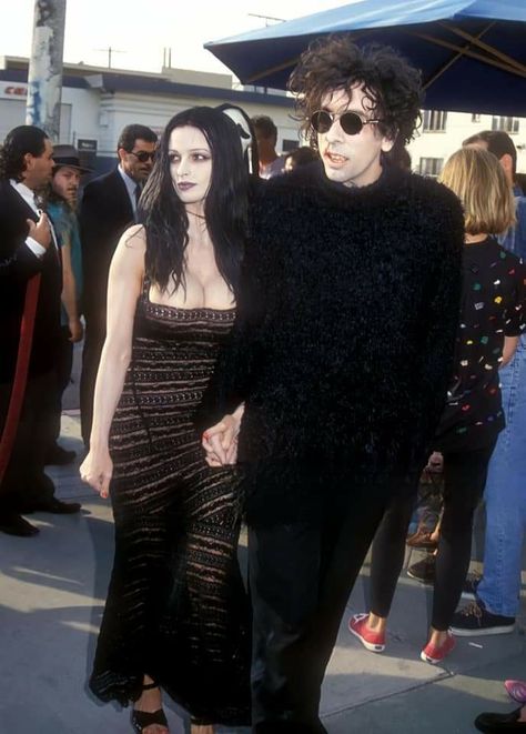 Lisa Marie and Tim Burton during Tim Burton's "The Nightmare Before Christmas" Book Party in Los Angeles, California (1993). 🖤🎃🎄 📷: Barry King. Lisa Marie Smith, Nightmare Before Christmas Book, Goth Make Up, Tim Burton Tattoo, Baba Jaga, Tim Burton Style, Tim Burton Art, Tim Burton Films, Tim Burton Movie