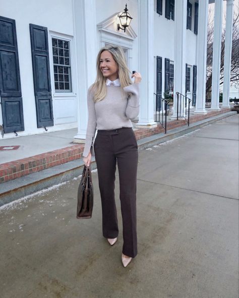 How To Create Cute Work Outfits 2023 — No Time For Style Classic Work Outfits Women, Professional Women Outfits, Bank Outfits, Preppy Work Outfit, Work Outfits 2023, Fashion Over 40 Summer, Comfortable Work Clothes, Business Casual Work Outfits, Moda Over 40