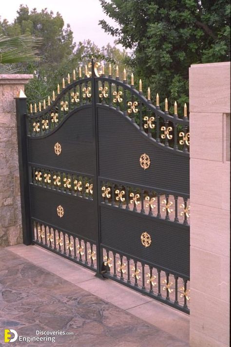 Compound Wall Gate Design, Iron Main Gate Design, Gate Design Ideas, Modern Main Gate Designs, Tor Design, Home Gate Design, Gate Wall Design, Gate Designs Modern, Front Wall Design