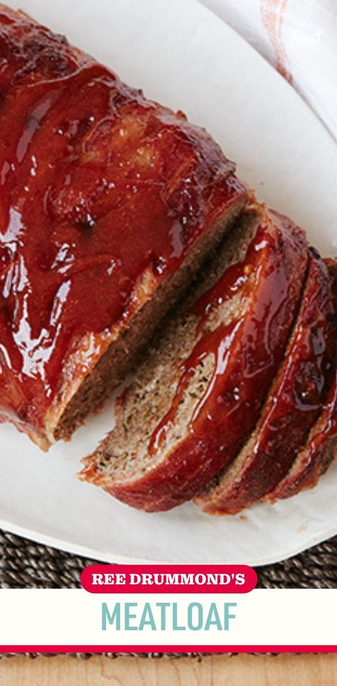 Recipe of the Day: The Pioneer Woman's Meatloaf 🍴 Classic and cozy, Ree's meatloaf is a great recipe to keep in your back pocket. Serve with mashed potatoes for the ultimate comfort meal. Ree Drummond Meatloaf, Meatloaf Recipes Pioneer Woman, Pioneer Woman Meatloaf, Broiler Pan, Main Course Dishes, With Mashed Potatoes, Pioneer Woman Recipes, Meatloaf Recipe, Ree Drummond