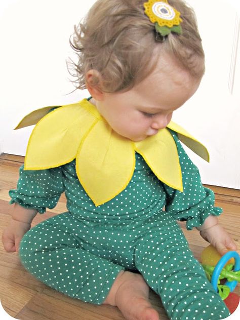 15 different toddler Halloween costumes that are not only DIY but simple to make and comfy for your little one! | Design Dazzle Flower Costume Diy, Sunflower Costume, Diy Girls Costumes, Baby Sunflower, Halloween Costume Design, Halloween Costume Toddler Girl, Halloween Kids Costumes Girls, Toddler Girl Halloween, Hallowen Ideas